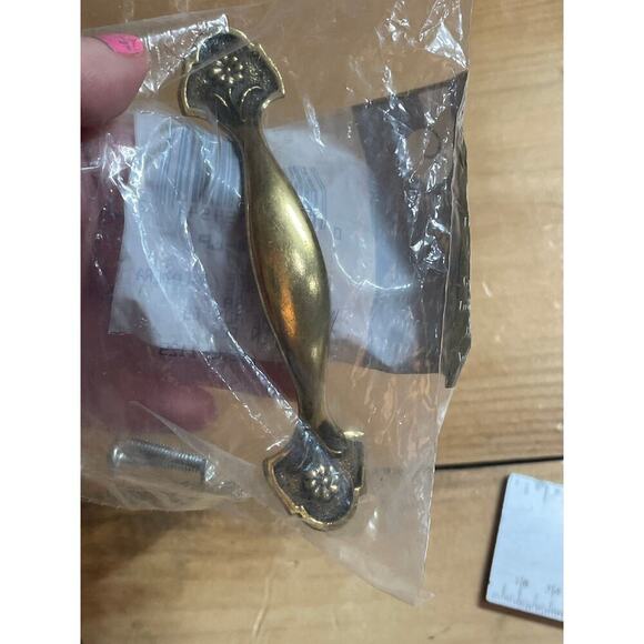 NEW! Belwith KBC Brass Metal Floral Cabinet Door drawer Handles 4.5" Lot of 3 - Picture 1 of 4